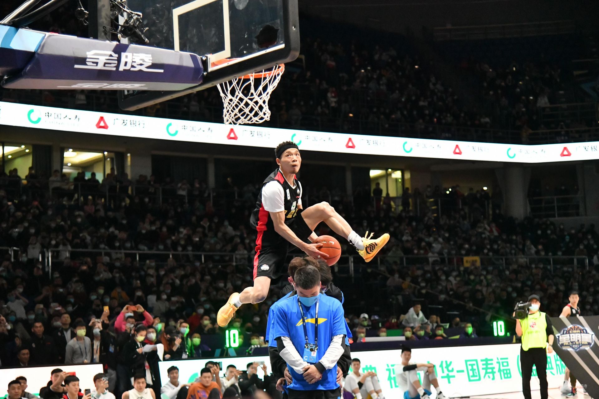 鲍威尔谈附加赛：这对努力争取季后赛的球队不公 但能带来收视率.