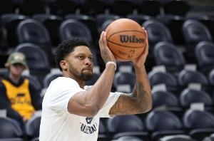 杜兰特关键补篮锁定胜局